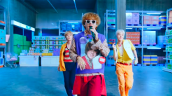 Siapa Sosok yang Ada di Kaus V BTS saat Tampil di FNS Festival Jepang?