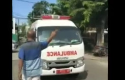 Viral Aksi Berani Camat di Surabaya Jadi Driver Ambulance Antar Pasien COVID-19