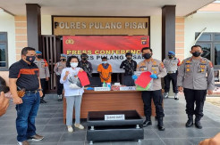 Terangsang Lihat Kemolekan...