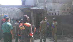 Aparat Bongkar Paksa Pagar Tembok Penutup Akses Rumah Tahfiz yang Dibuat Oknum Dewan