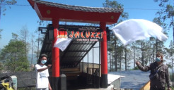 Kibarkan Bendera Putih, Ratusan Pelaku Wisata di Mojokerto Menyerah