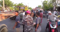 Senggol Mobil di Depannya, Pemotor di Medan Tewas Terlindas Angkot