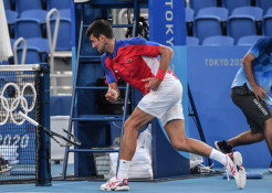 Momen Djokovic Banting Raket Bikin Annabel Croft Geleng-geleng