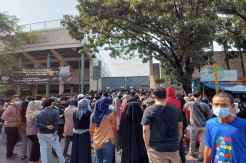Terjadi Kerumunan saat Vaksin, Dandim Karawang Terjunkan Puluhan Anggota