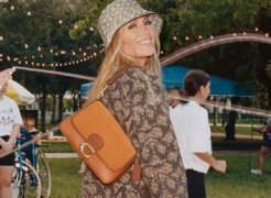 Brand Mewah  Gandeng Jennifer Lopez  yang Berusia 52 Tahun Ikut Kampanye With Friends