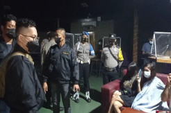 Ada PPKM di Pangkalpinang, Wanita-wanita Cantik Ini Asyik Tenggak Miras di Diskotik