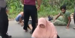 Tangis Histeris Ibu Ini Pecah saat Mendapati 2 Anaknya Tewas Mengenaskan Terlindas Truk
