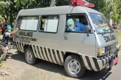 Turunkan Jenazah COVID-19 Mobil Ambulans di Situbondo Mogok, Petugas Kelelahan Mendorong