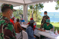 Vaksinasi COVID-19 Warga di Sekitar Danau Toba Jadi Prioritas