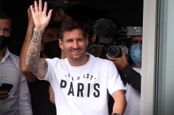 Tiba di Paris, Penuh Senyum Lionel Messi Sapa Fans PSG