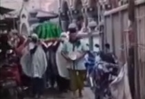 Heboh, Sejumlah Wanita Gotong Keranda Mayat ke Masjid  Disalatkan Lalu Dimakamkan