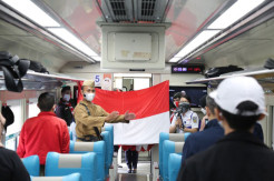Peringati Hari Kemerdekaan RI, KAI Bentangkan Bendera Merah Putih di Kereta