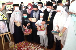 Tangis Pilu Herman Deru Pecah di Pusaran Putri Tercintanya Percha Leanpuri
