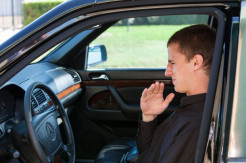 Tips Menghilangkan Bau Amis di Dalam Mobil Pakai Kopi dan Daun Pandan