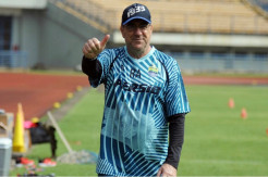 Jadwal Pertandingan Persib di Liga 1 Belum Jelas, Robert Alberts Geber Latihan