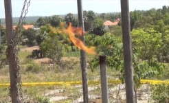 Warga Sumenep Geger, Sumur Bor Mengeluarkan Gas Berapi