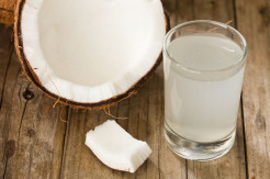 Ini 7 Manfaat Tersembunyi Air Kelapa Murni yang Jarang Diketahui