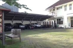 Ada Deretan Mobil Mewah dan Mobil Dinas N1 MP di Belakang Rumah Megah Bupati Cantik Probolinggo