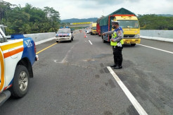 Bus Sugeng Rahayu Hantam Pemotor dan Truk di Madiun, 1 Tewas 5 Luka-luka