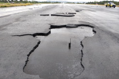 3 Pesawat Gagal Terbang Dari Bandara Sentani, Gara-garanya Aspal Landasan Pacu Rusak