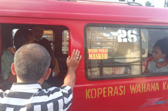Nyimeng dalam Angkot,...