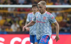 Liga Inggris: Berbatov Sebut Van De Beek Sia-siakan Waktu di Manchester United