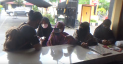 Keterlaluan! Nenek Jukir 62 Tahun Dikeroyok dan Uang Hasil Parkir Dirampas