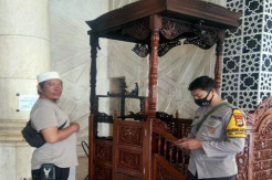 BREAKING NEWS! Mimbar Masjid Raya Makassar Dibakar Orang Tak Dikenal