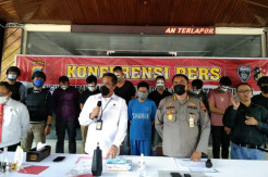 Pesta Seks Gay di Solo...