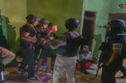 Pasukan TNI-Polri Sergap...