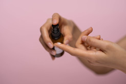 5 Bahan yang Paling Banyak Ada di Produk Skincare dan Fungsinya