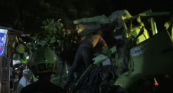 Truk Pengangkut Semen Tabrak 3 Kendaraan di Mojokerto, Sopir Terjepit Kabin