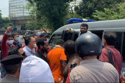 Aksi di Depan Dubes...
