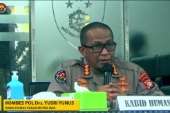 Anggota DPR Thomas Sondegau...