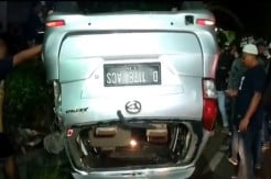 Sopir Mabuk Miras, Mobil Minibus Berpenumpang Gadis-gadis Cantik Terbalik di Pangandaran
