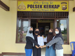 4 Remaja Putri Baku Hantam di Jembatan Gara-gara Celana
