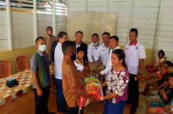 HUT Ke-7, Perindo Nias Selatan Bagi-bagi Sembako dan Fogging Rumah Warga