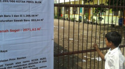 Digembok Preman, Belasan Guru di Padang Terkurung dalam Sekolah Berjam-jam
