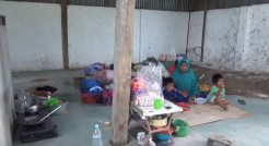 Digusur Pemilik Tanah, Nenek dan Cucu di Sidrap Terpaksa Tinggal di Gudang Tua