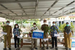 Peduli Udara Bersih, Peruri Serahkan 3.100 Bibit Buah ke DLHK Karawang