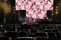 Konser Musik di Tengah...