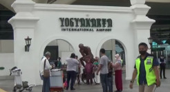 Syarat PCR Dikeluhkan Penumpang Pesawat di Bandara YIA