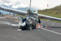 Pesawat Smart Air Jatuh di Bandara Aminggaru Ilaga, Bupati Sampaikan Duka Mendalam