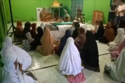 Tangis Haru Iringi Pemakaman Satu Keluarga yang Tewas Kecelakaan di Jalinsum Asahan