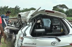 Detik-detik Minibus Terseret Kereta, Sopir Tewas Terjepit dan 2 Penumpang Tewas Terpental