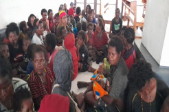 Rumah Dibakar saat TNI-Polri Kontak Tembak dengan KKB, Ratusan Warga Berlarian Ketakutan ke Gereja