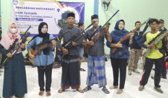 Penembak Jitu Diterjunkan di Gresik Basmi Hama Tikus yang Resahkan Petani