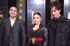 Prilly Latuconsina Tampak...