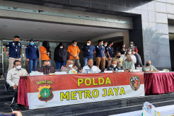ART Tersangka Penggelapan Rp17 Miliar Milik Nirina Zubir Dipajang di Polda Metro Jaya