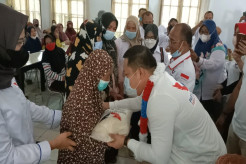 Jumat Berkah, Partai Perindo Bagikan Beras dan Gelar Vaksinasi COVID-19 di Bungo